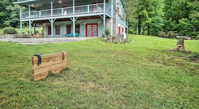 Коттедж с 3 комнатами Hot Tub & Fire Pit: Pet-friendly Clayton Escape!