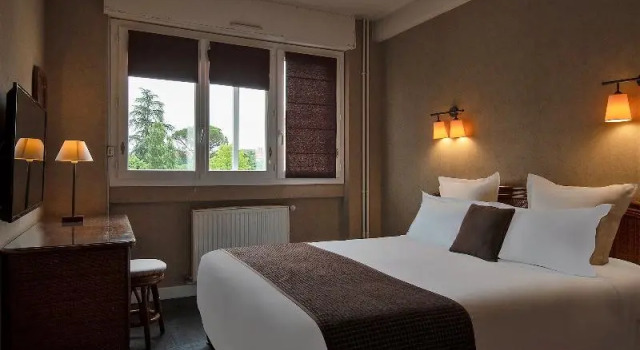 Четырёхместный люкс The Originals City, Hôtel Rive Droite, Albi "Quartier Madeleine"