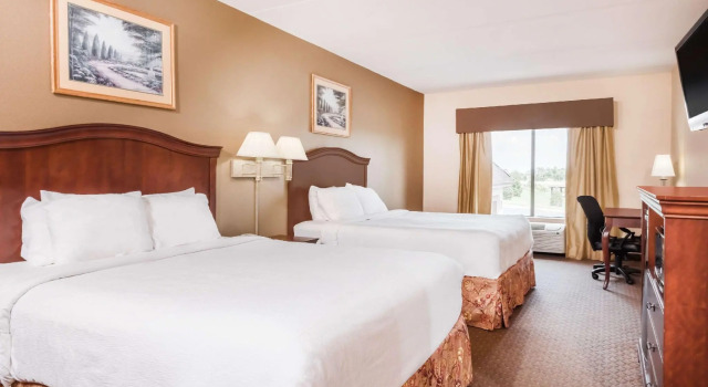 Четырёхместный номер Standard Ramada by Wyndham Harrisburg/Hershey Area