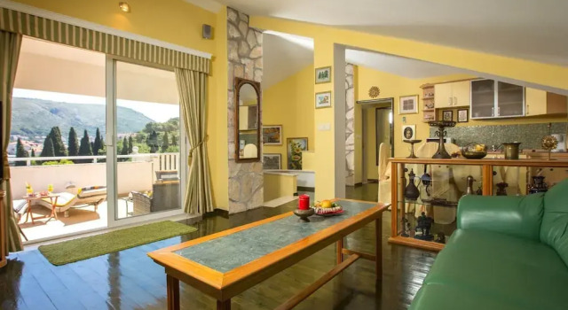 Коттедж 5 Bedroom Holiday Home With Balcony