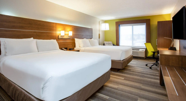Четырёхместный номер Standard Holiday Inn Express Hotel & Suites Fort Wayne by IHG