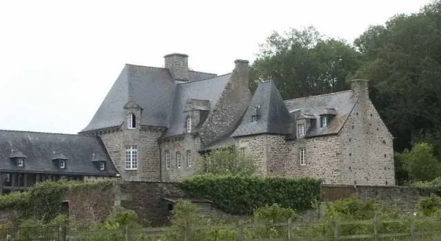 Chateau De Brelidy, Rezerwuj Hotel Hotele w Côtes-d'Armor z parkingiem, Parking