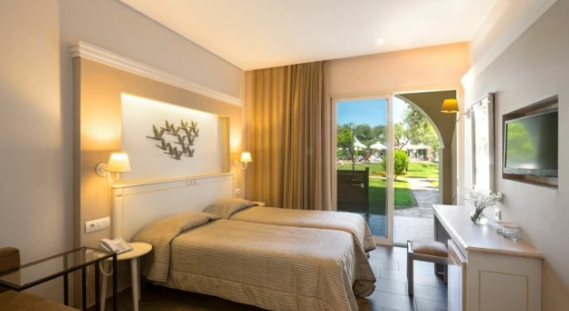 Номер Superior Delfinia Hotel