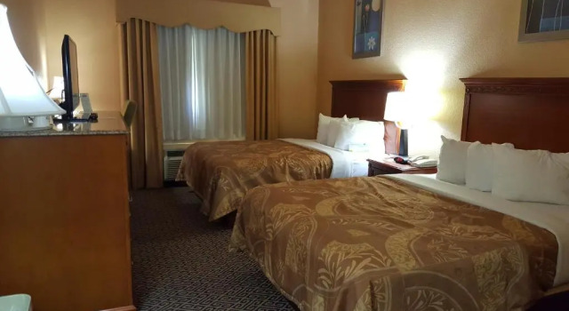 Четырёхместный номер Standard Days Inn McAlester