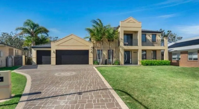 Beautiful 5 bedroom house in Jervis Bay