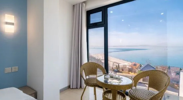 Семейный люкс с балконом и с видом на море Love In Shanhaijian Hotel (Long Island Scenic Area)
