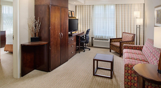 Двухместный люкс с 2 комнатами Courtyard by Marriott Keene Downtown