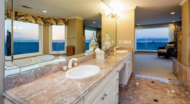 Коттедж с 6 комнатами Stunning Hollywood Beach Ocean Front Home-0xnard