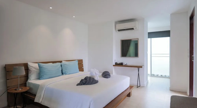 Люкс с балконом и с видом на сад SEAnery Beach Resort