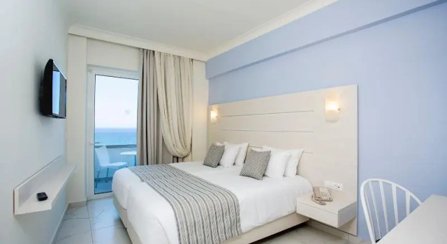 Двухместный номер Standard с балконом и с видом на море Отель Rhodos Horizon Blu