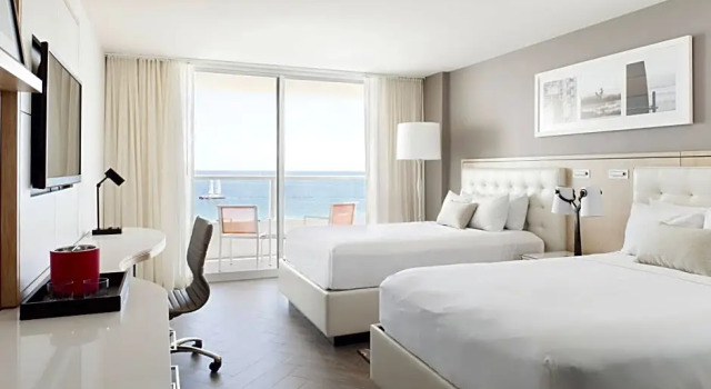 Номер Guest с балконом и oceanfront Marriott Stanton South Beach