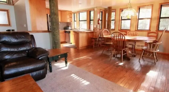 Коттедж Scenic Wonders Treehouse Lodge 2 Bedroom