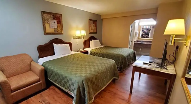Люкс FairBridge Inn & Suites