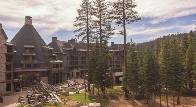 Номер Standard с 2 комнатами с балконом и с видом на горы The Ritz-Carlton, Lake Tahoe