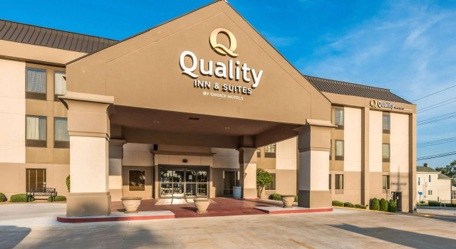 Quality Inn & Suites Quincy - Downtown, Забронировать Отель Отели Куинси с парковкой, Парковка