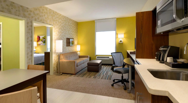Двухместный номер Standard Home2 Suites by Hilton West Edmonton