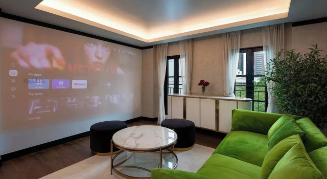 Вилла Stylish 7Beds Poolhouse with Cinema Lift - 2min to BTS