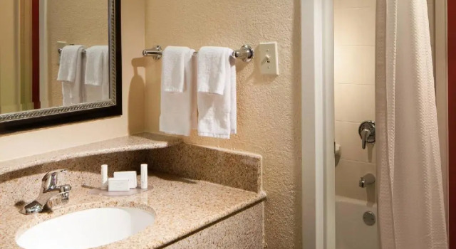Четырёхместный номер Standard Courtyard by Marriott Tallahassee Downtown/Capital