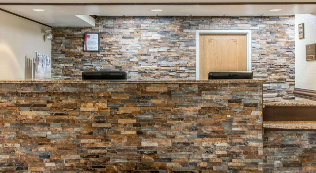 Clarion Inn & Suites Grand Rapids Airport