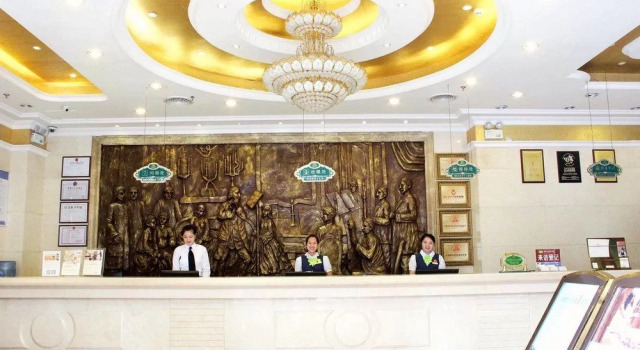 Vienna Hotel (Shenzhen Railway Station), Rezerwuj Hotel Hotele w Shenzhen z parkingiem, Parking