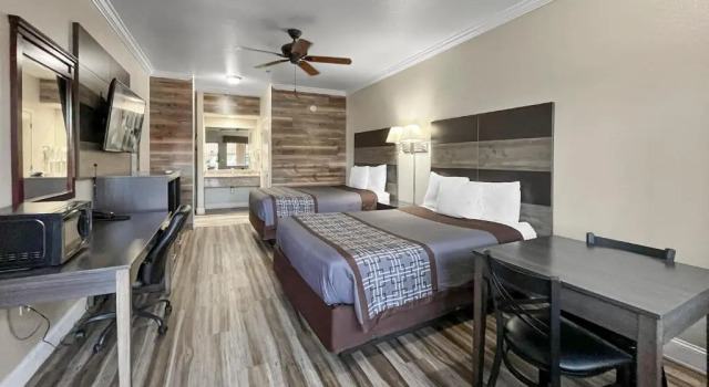 Четырёхместный номер Deluxe Rodeo Lodge