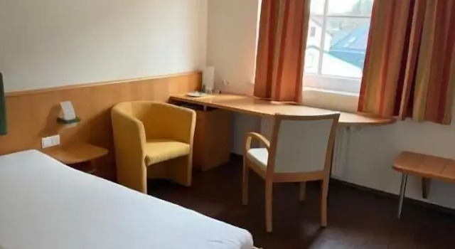 Hotel Zur Alten Schule, Rezervovat Hotel Pitten Bucklige Welt