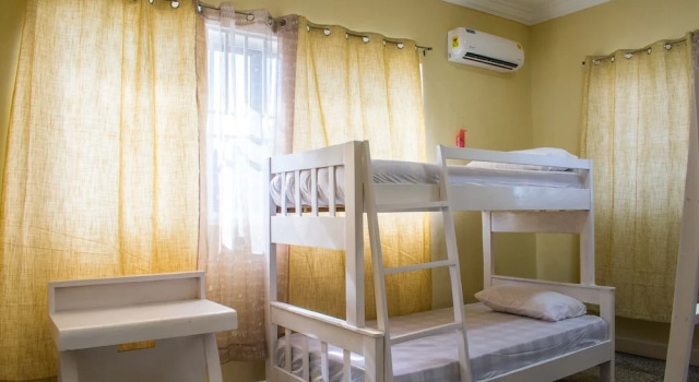Кровать в общем номере Brannic Lodge