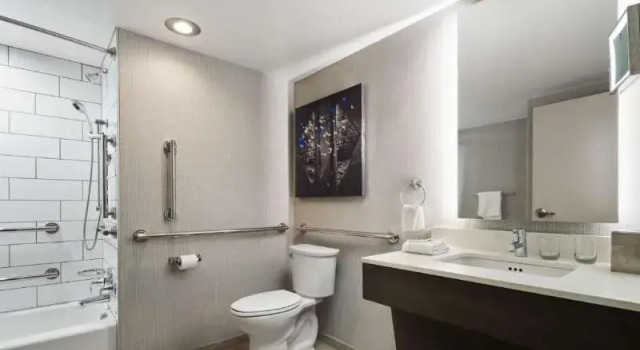 Шестиместный номер Standard DoubleTree by Hilton Pittsburgh Airport