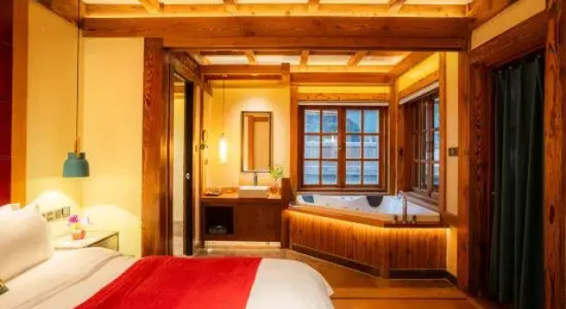 Люкс Deluxe Jiuru Mountain Nuoman Castle Lifestyle Boutique Homestay