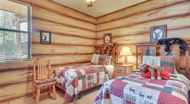 Rustic Retreat w/ Spacious Deck in Show Low!, Rezerwuj Apartament Apartamenty w Show Low, Apartament