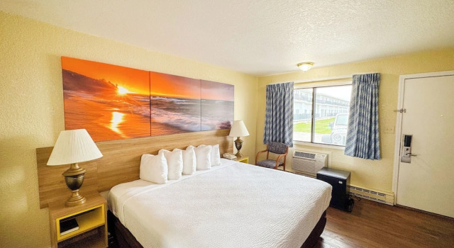 Двухместный номер Standard с видом на озеро Days Inn by Wyndham Mackinaw City - Lakeview