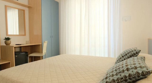 Четырёхместный номер Standard с 2 комнатами с частичным видом на море Hotel Orizzonte