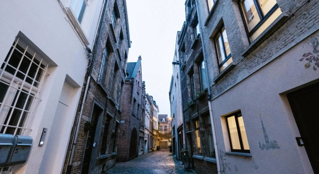 3 Sterren Vakantiehuis 'De Moriaan' Historisch Centrum met prive Mini Dance Bar, Забронировать Мини-отель Мотели Антверпена, рядом с House of Literature, Мотель