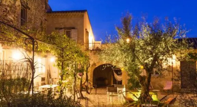 Maison d'hôtes Après la sieste, Rezerwuj Hotel Saint-Laurent-des-Arbres Gard