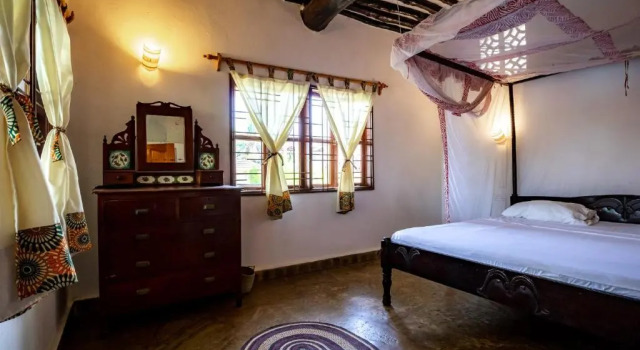 Luxury villa 400m from the beach, Book Villa Hotels in Coast Region with Parking, Parking