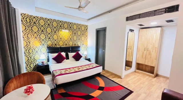 Qotel Hotel AT Residency Kaushambi