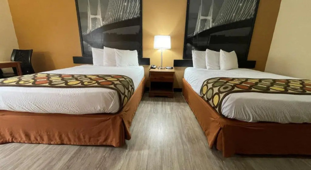 Standard Vierer Zimmer Super 8 by Wyndham Pevely