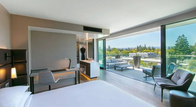 Двухместный номер Deluxe с балконом и с видом на горы AC Hotel by Marriott Palo Alto