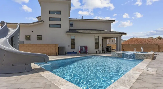 The Splash Yard 5 Bedroom Home, Varaa Lomakoti Washington 