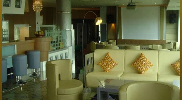 Sri U-Thong Grand Hotel, Rezervovat Hotel Suphan Buri Central Thailand
