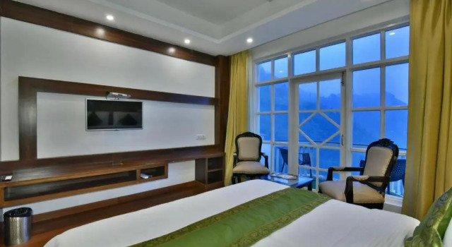 Двухместный номер Deluxe с балконом Hotel Highland By DLS Hotels