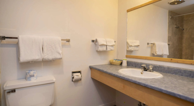 Двухместный номер Standard Canadas Best Value Inn- Riverview Hotel