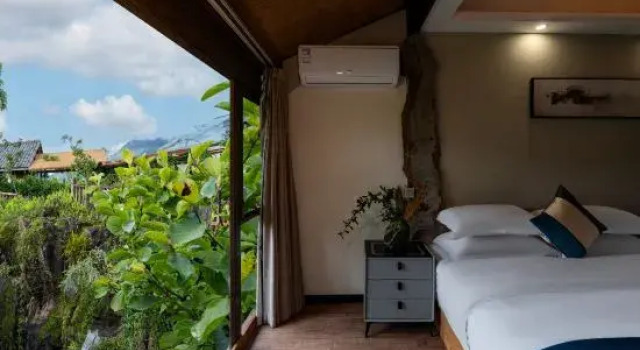 Семейный люкс с красивым видом из окна Tengchong Heshun Feipu Mountain House Inn