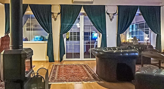 Stunning Home in Tollarp With Jacuzzi, Sauna and 4 Bedrooms, Varaa Hotelli SPA-hotellit kohteessa Lagos, SPA
