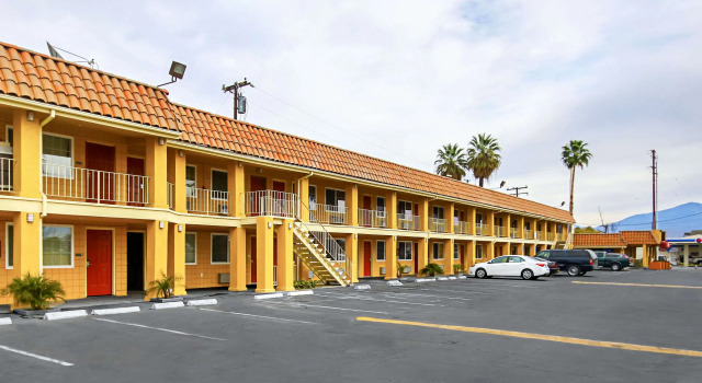 Econo Lodge San Bernardino I-215, Забронировать Отель Сан-Бернардино штат Калифорния