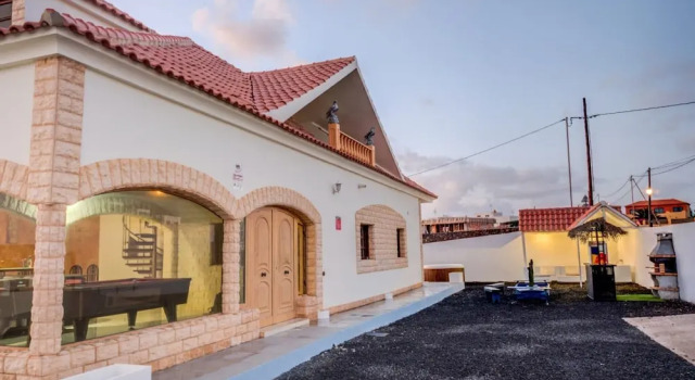 Spacious Holiday Home in Los Lajares With Terrace, Buchen Sie Hotel Lajares Fuerteventura