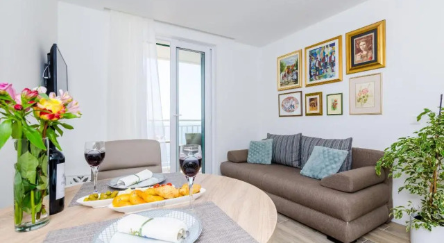 Апартаменты c 1 комнатой с балконом и с видом на море Apartments Lazarin