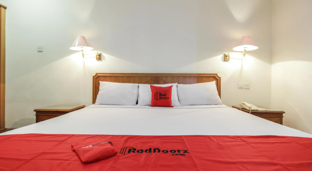 RedDoorz Plus at Pitagiri GBK Senayan, Book Hotel Palmerah Jakarta, near Binus University