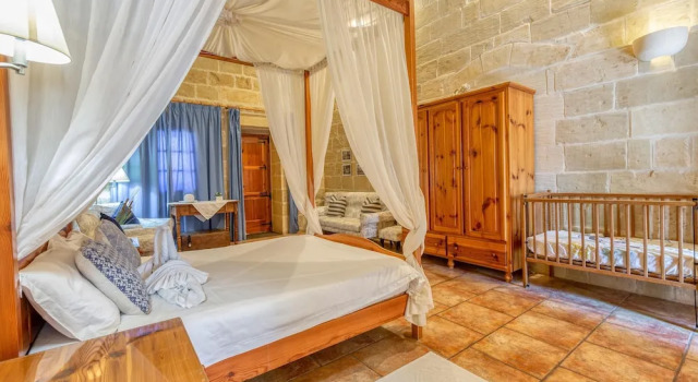 Ta'leli Pool Farmhouse in Gozo, Varaa Huoneisto Gharb Gozo
