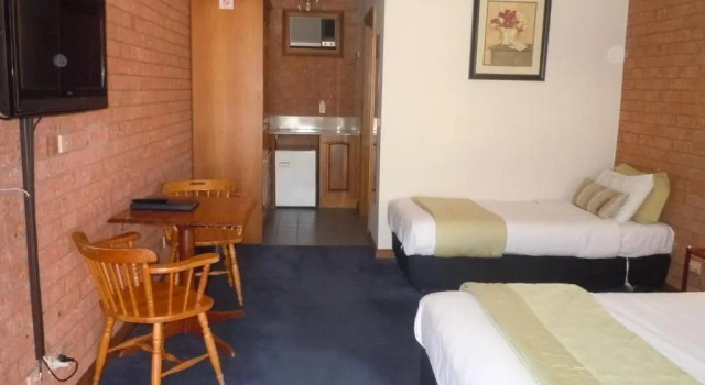 Четырёхместный номер Executive Central Springs Inn